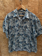 Vintage 90s light blue grey floral pattern Hawaiian shirt size XL by Munsingwear